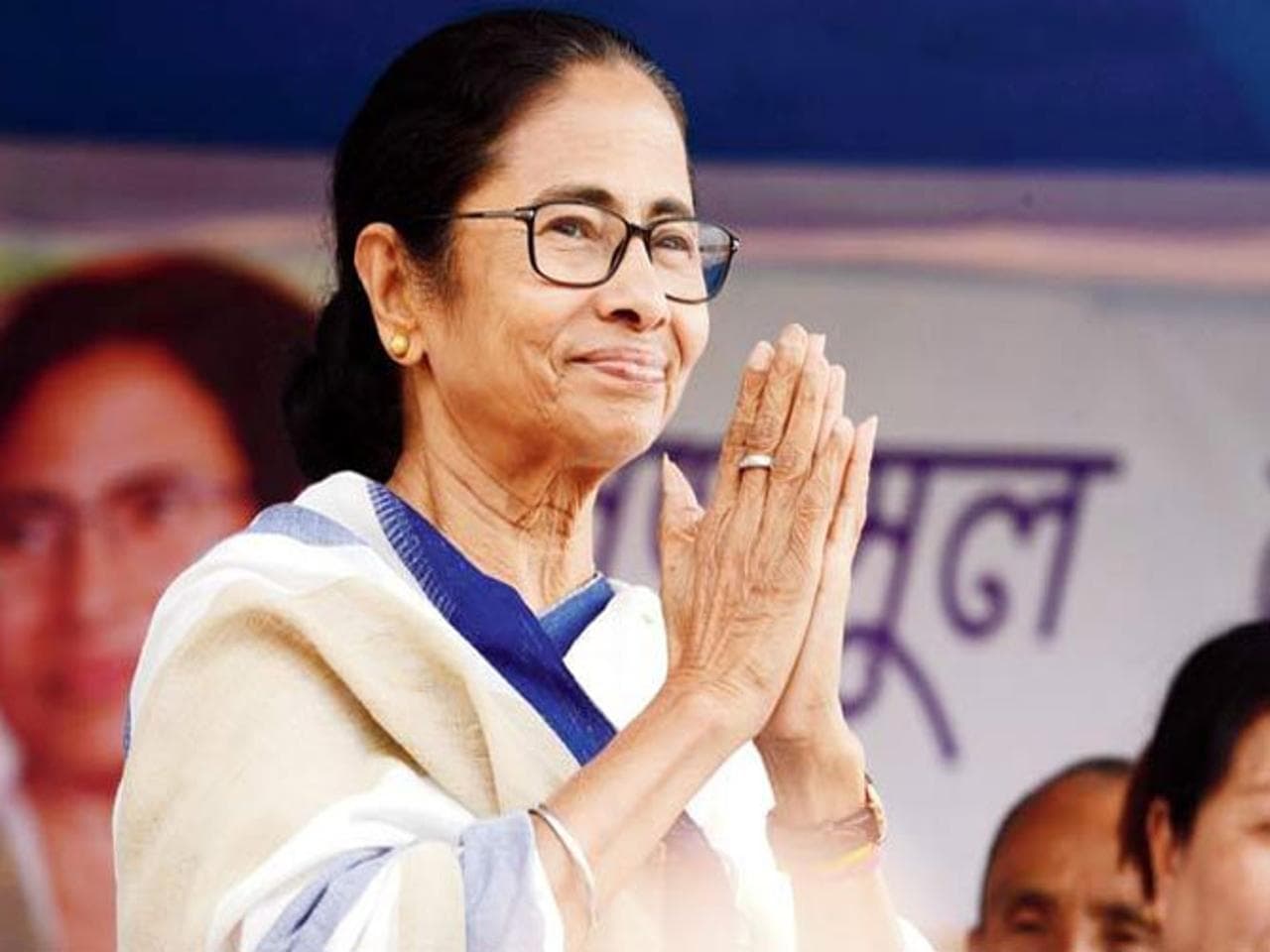 Sarkari Naukri: दुर्गा पूजा से पहले ममता बनर्जी ने दी खुशखबरी, बंगाल में इतने टीचर्स को मिलेगी नौकरी