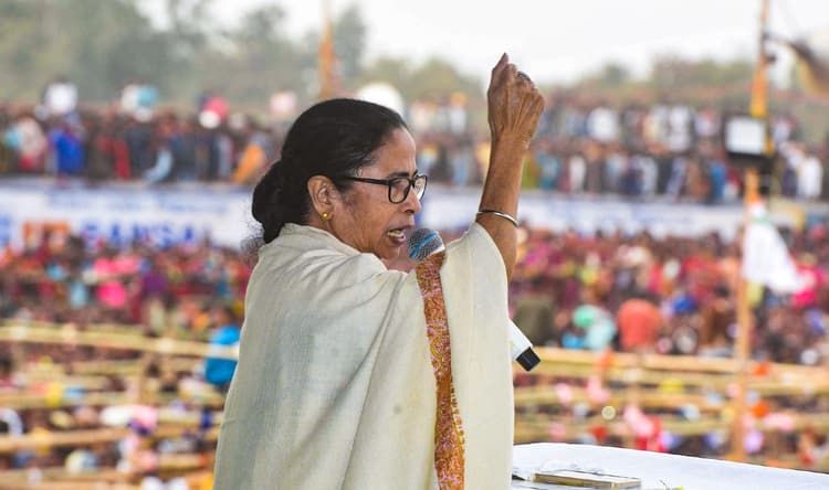 West Bengal Opinion Poll 2021: मुख्यमंत्री के रूप में 49 फीसदी लोगों की पसंद ममता बनर्जी, सौरभ से ज्यादा लोकप्रिय दिलीप घोष