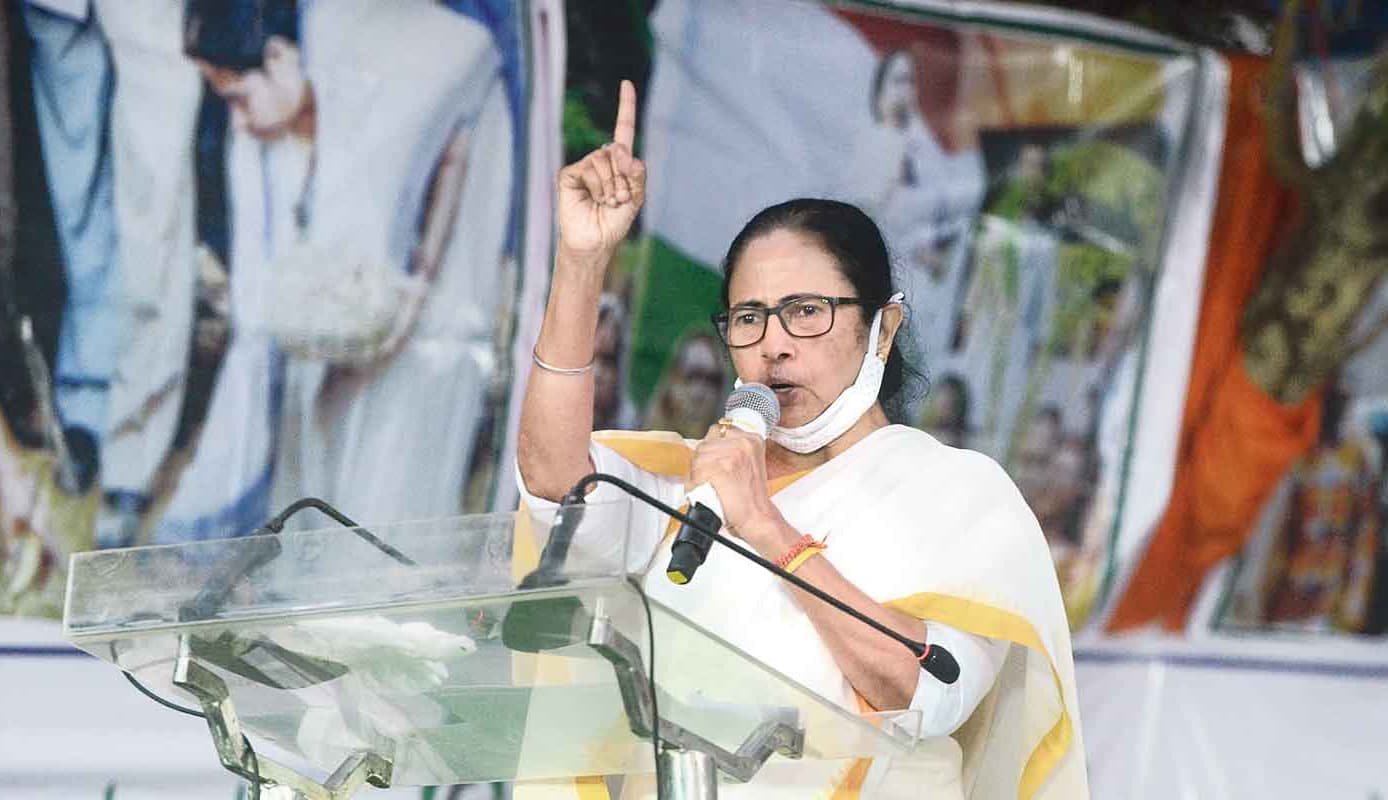 Bengal Election 2021: जब गुस्से में लाल ममता बनर्जी बोलीं, चूड़ियां पहनकर मैं अभी घर में नहीं बैठी