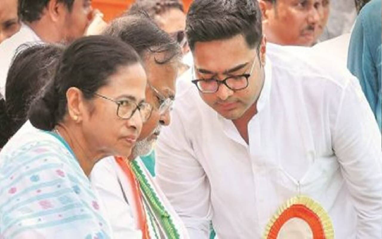 West Bengal : मुख्यमंत्री ने भाजपा पर किया कटाक्ष, कहा- सीबीआई दिलीप घोष को क्यों नहीं करती गिरफ्तार West Bengal : मुख्यमंत्री ने भाजपा पर किया कटाक्ष, कहा- सीबीआई दिलीप घोष को क्यों नहीं करती गिरफ्तार