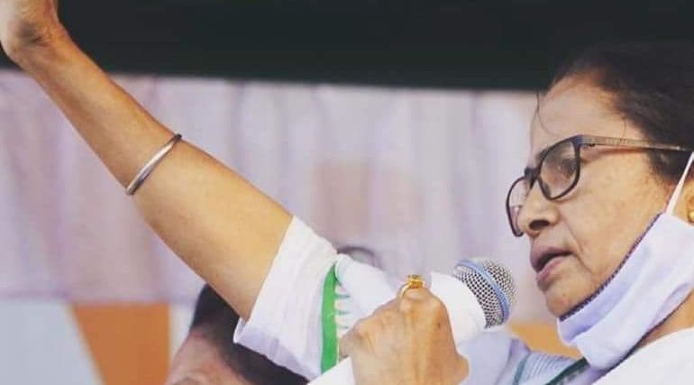 ममता बनर्जी ने खेला धर्म का कार्ड, नंदीग्राम में करने लगीं चंडी पाठ, कही ये बात