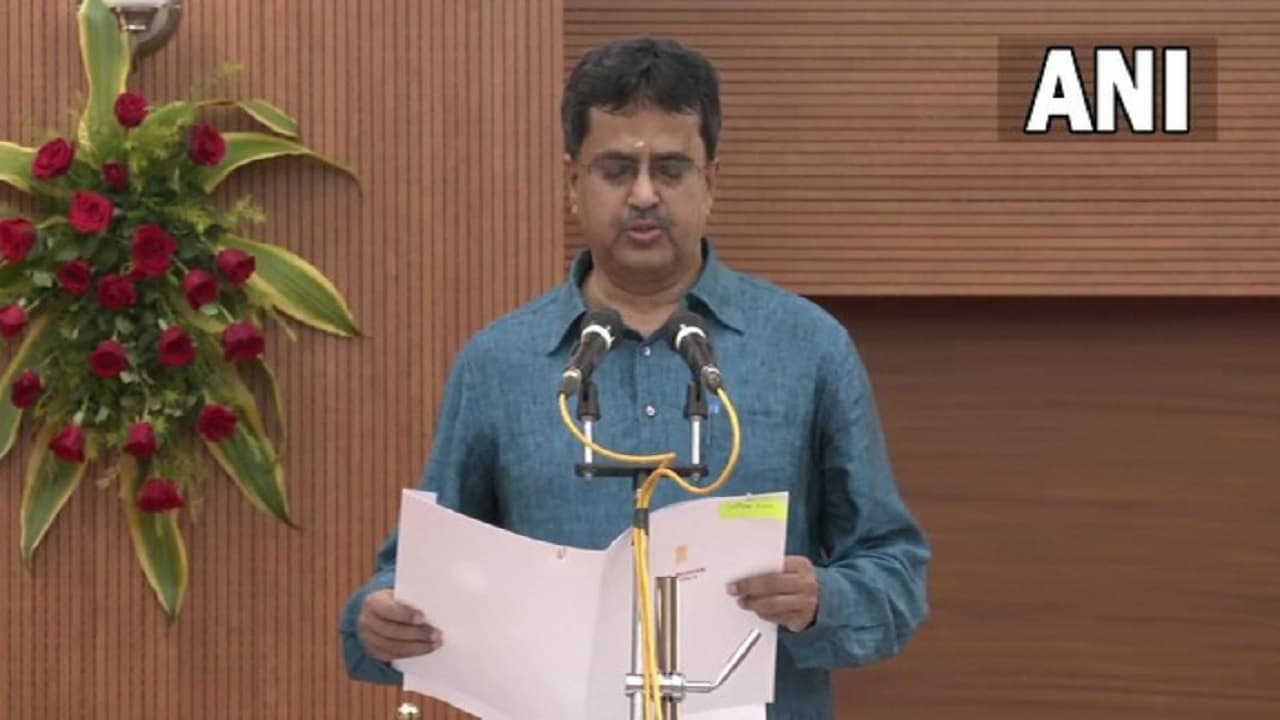 Tripura News: माणिक साहा बने त्रिपुरा के नए मुख्यमंत्री, पीएम मोदी और अमित शाह ने दी बधाई