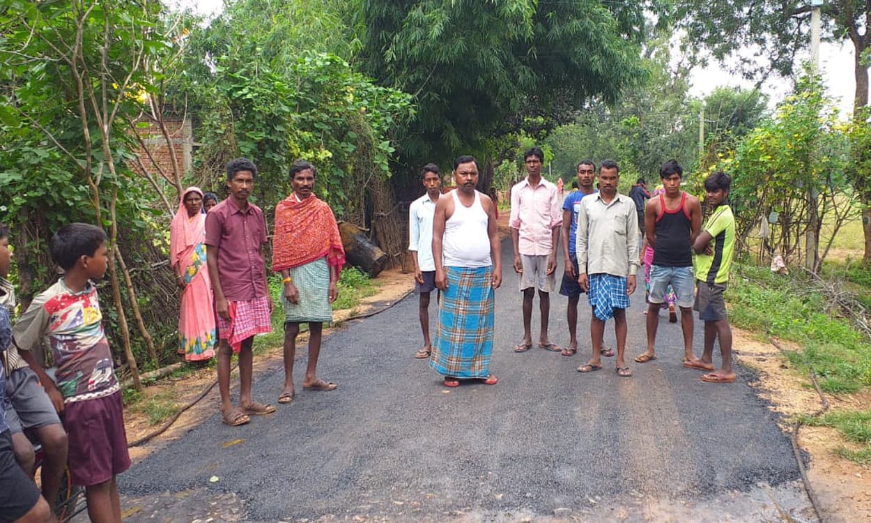 मनिका के बाड़ी गांव में सड़क निर्माण को लेकर ग्रामीणों को क्यों आया गुस्सा? जानें