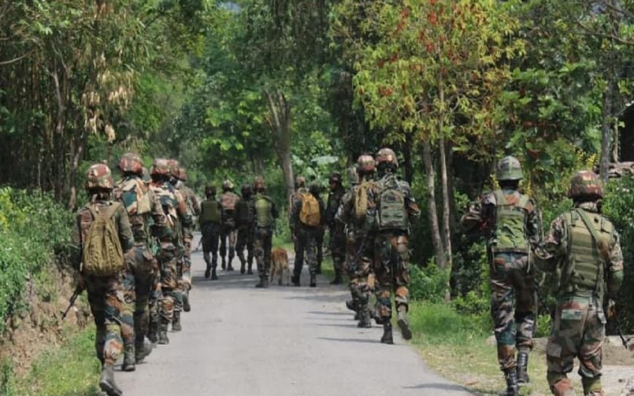 Manipur Violence: हालात और बिगड़े, कुकी उग्रवादियों ने बम और हथियारों से किये हमले, सेना ने संभाला मोर्चा