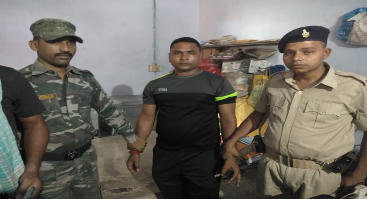 Jharkhand Crime News: जामताड़ा के होमगार्ड मुंशी मनोज पांडेय घूस लेते गिरफ्तार, दुमका ACB की टीम ने की कार्रवाई