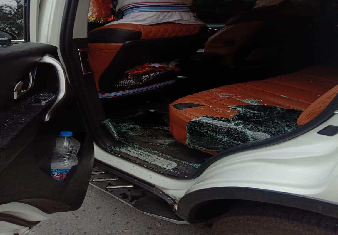 भाजपा नेता सब्यसाची दत्त पर हमला, गाड़ी में तोड़फोड़, 7 लोग घायल