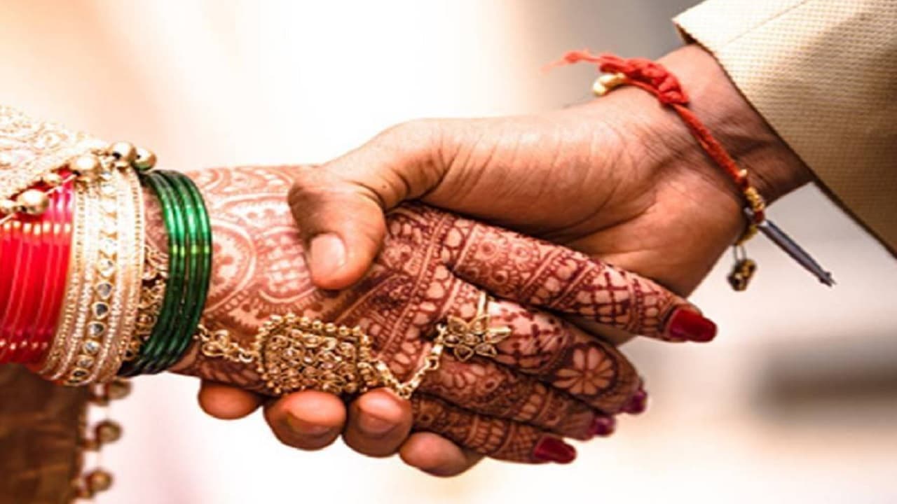 स्टेज पर दुल्हन को दूल्हे ने जड़ा थप्पड़, फिर हुआ कुछ ऐसा, आप भी जानकर हो जाएंगे हैरान
