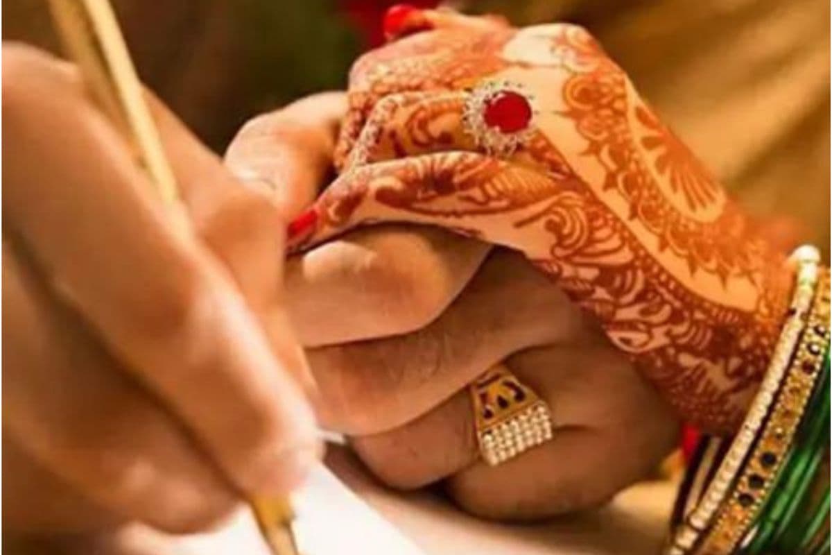 WB News:ममता सरकार का बड़ा फैसला, रजिस्ट्री शादी में अब बायोमैट्रिक होगा अनिवार्य, गवाहों के डाटा भी होंगे जमा WB News:ममता सरकार का बड़ा फैसला, रजिस्ट्री शादी में अब बायोमैट्रिक होगा अनिवार्य, गवाहों के डाटा भी होंगे जमा