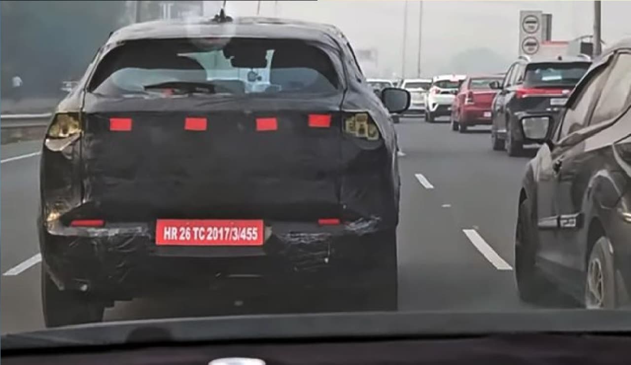 हुंडई की कोना ईवी को टक्कर देने आ रही Maruti की पहली इलेक्ट्रिक SUV, गुरुग्राम में आई नजर