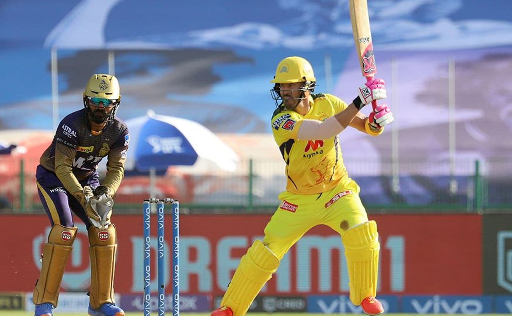 IPL 2021: घुटने से निकल रहा था खून, फिर भी इस खिलाड़ी ने हवा में उड़कर पकड़ा शानदार कैच