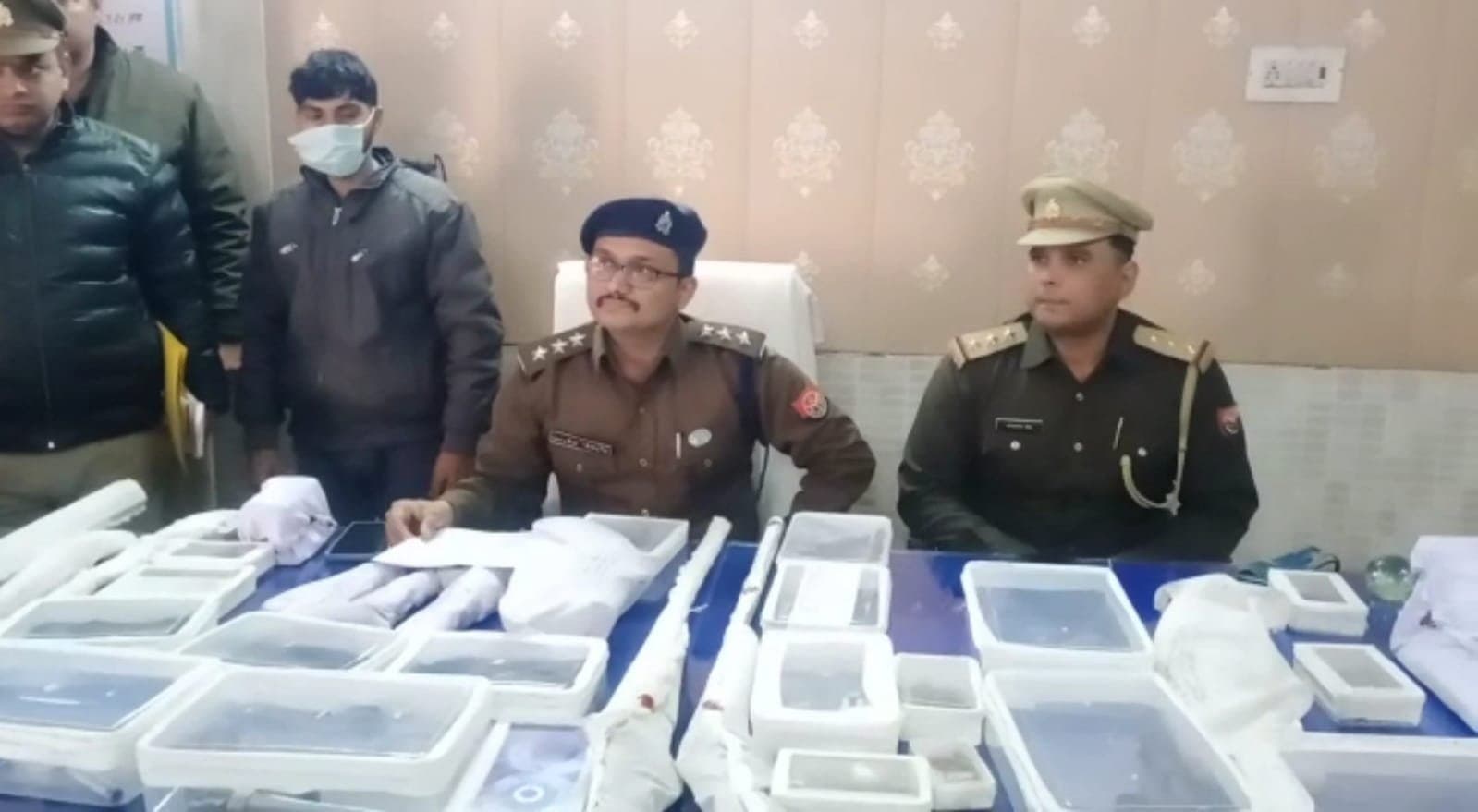 मथुरा में हथियार बनाने वाले अवैध कारखाने का पुलिस ने किया खुलासा, यूपी के चुनावी माहौल में अपराधी सक्रिय