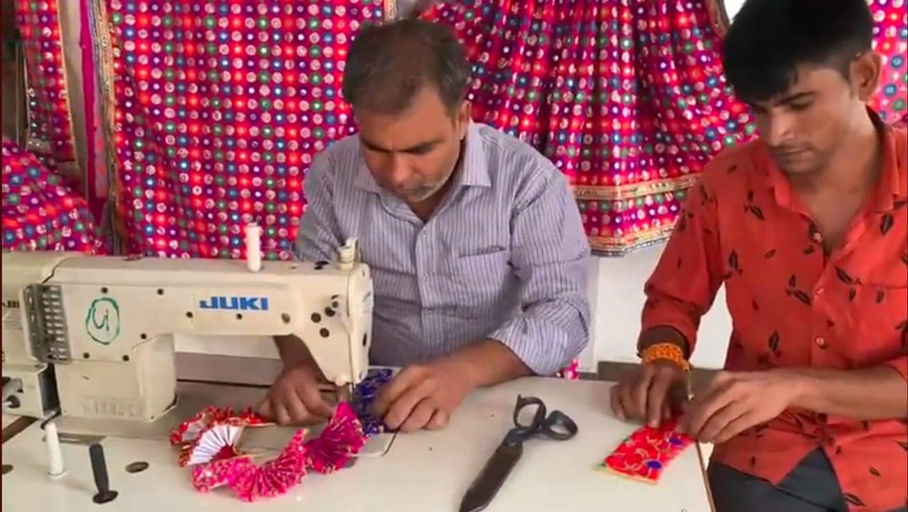 Janmashtami 2022: लड्डू गोपाल की पोशाक बना रहे मुस्लिम कैदी, मथुरा जेल में बन रही पोशाक