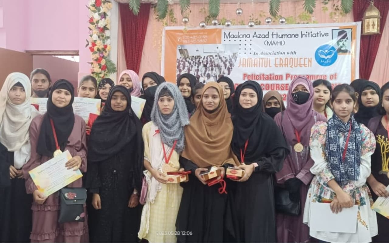 माही और जमैतुल एराकीन ने मैट्रिक में सफल स्टूडेंट्स को किया सम्मानित, इन्हें मिला पुरस्कार