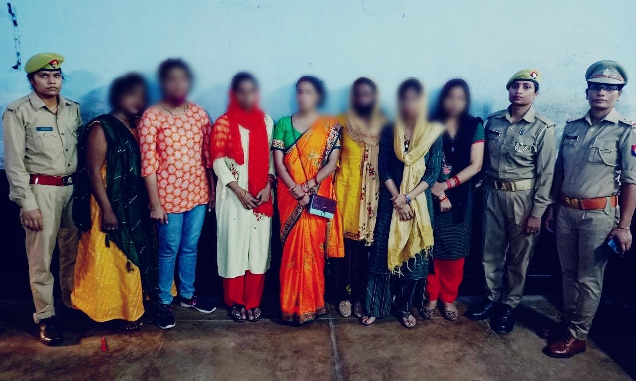 अलीगढ़ में फर्जी मेट्रोमोनियल सर्विस प्रोवाइडर का भंडाफोड़, ऑनलाइन शादी का झांसा देकर ऐंठते थे रकम