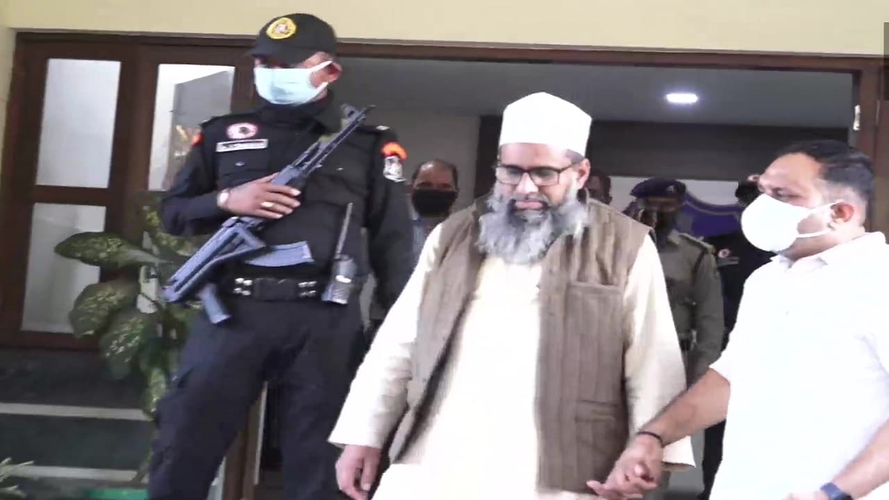 Kishan Bharwad Murder Case: मौलाना कमर गनी उस्मानी दिल्ली से गिरफ्तार, गुजरात ATS ने दी जानकारी