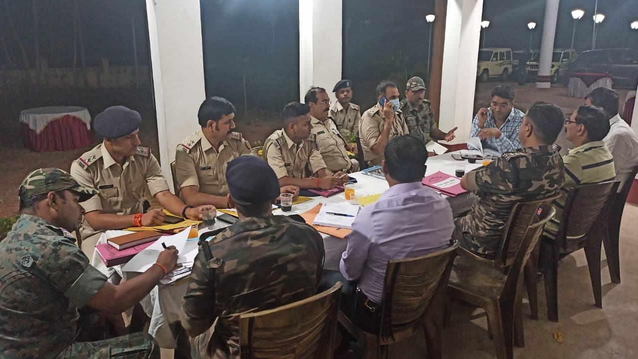 शांतिपूर्ण और निष्पक्ष चुनाव को लेकर पुलिस प्रशासन तैयार, मैक्लुस्कीगंज में पुलिस ऑफिसर्स को मिले निर्देश