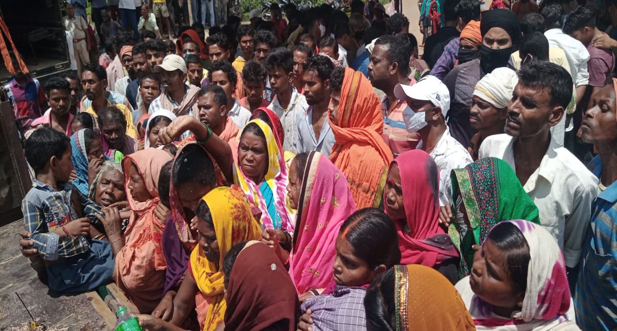 रांची के मैक्लुस्कीगंज में दोहरे हत्याकांड मामले में पुलिस कर रही लगातार छापामारी, गांव में पसरा सन्नाटा