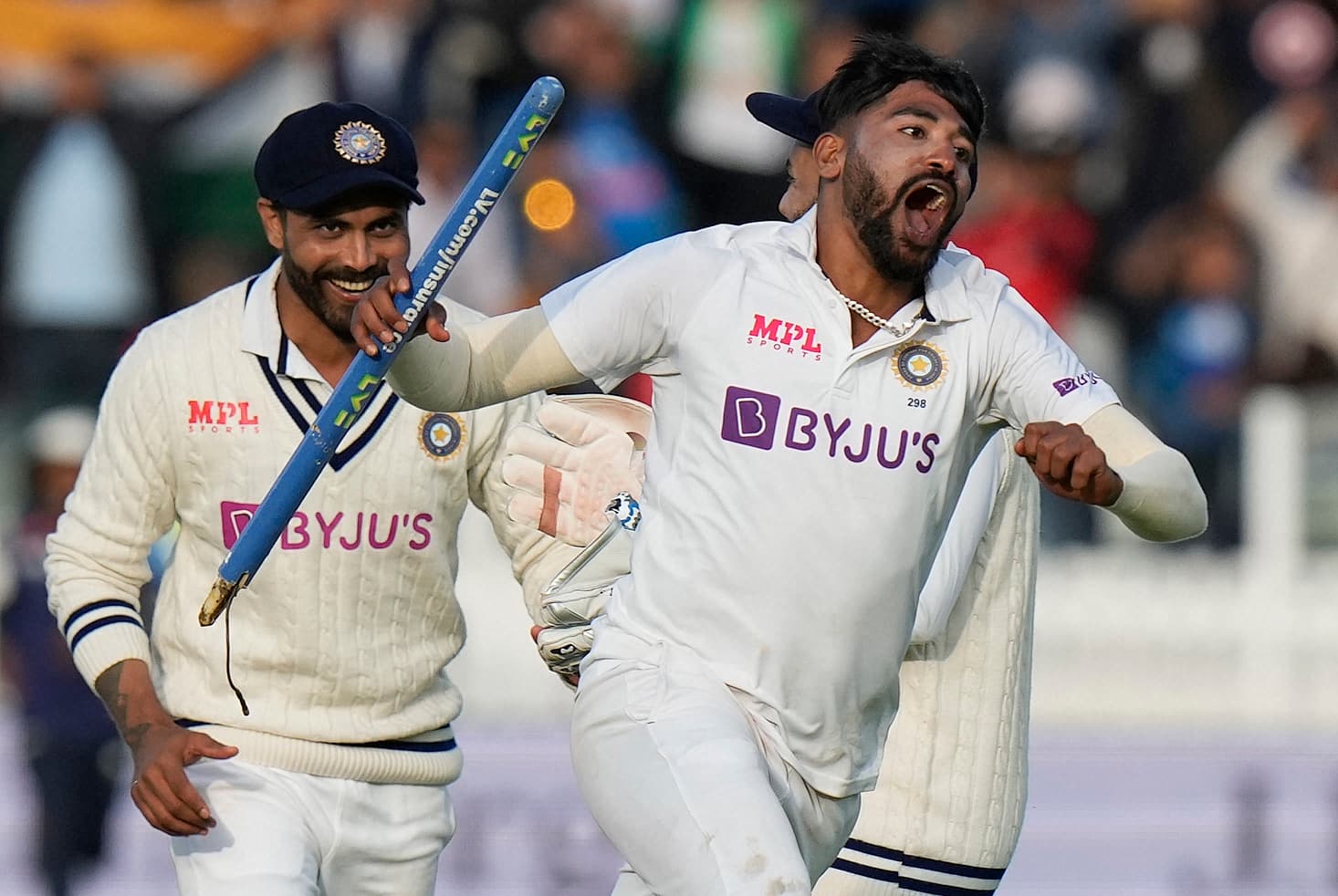 England vs India: सिराज ने लॉर्ड्स में कपिल का 39 साल पुराना रिकॉर्ड तोड़ा, इंग्लैंड खेमे में ऐसे मचायी खलबली England vs India: सिराज ने लॉर्ड्स में कपिल का 39 साल पुराना रिकॉर्ड तोड़ा, इंग्लैंड खेमे में ऐसे मचायी खलबली