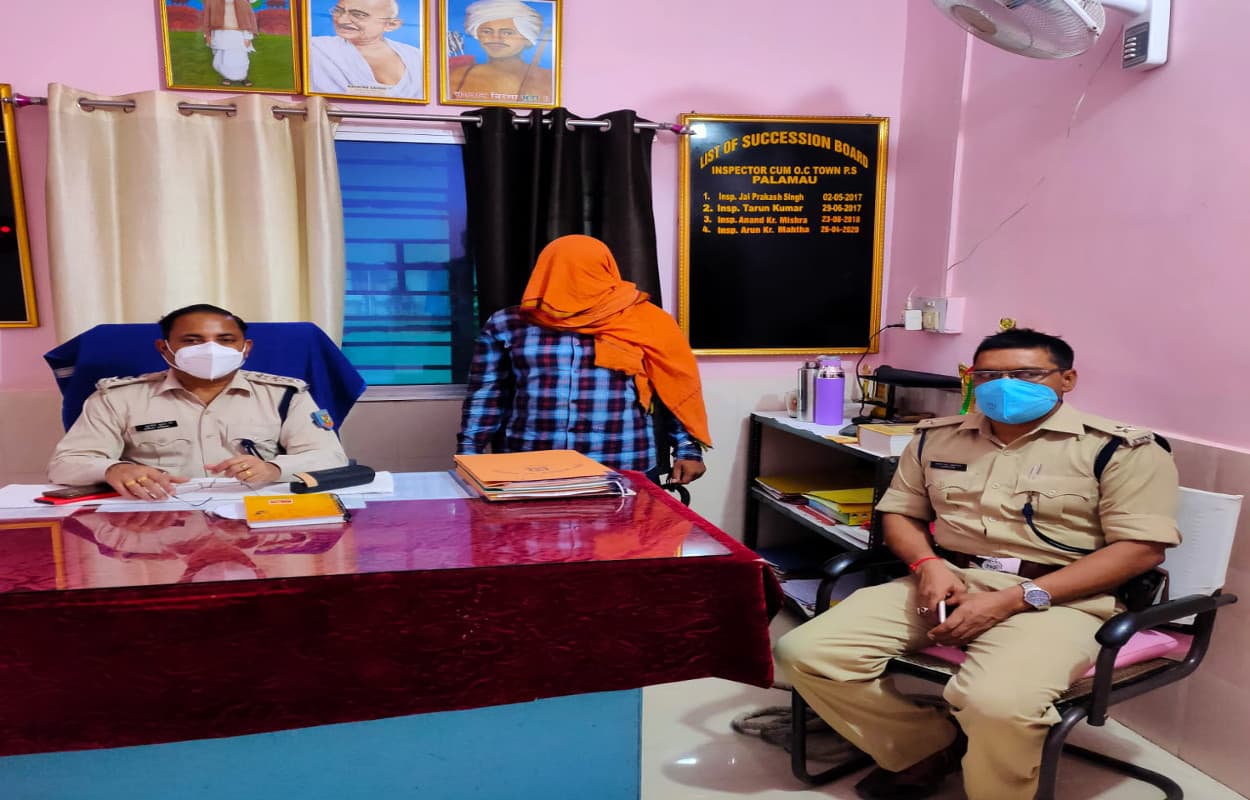 सौतेले भाई ने हथियार रखकर भाई को फसाने की चली चाल, पुलिस जांच में खुद निकला आरोपी
