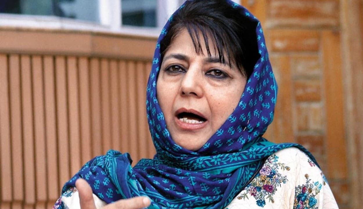 महबूबा का छलका असली दर्द : 'जम्मू-कश्मीर बन गया है खुली जेल, केवल मुंह खोलने पर लोग कर दिए जाते हैं कैद'