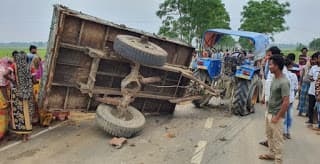 UP News: रोक के बावजूद ट्रैक्टर ट्रॉली का हो रहा सवारियां ढोने में इस्तेमाल, जानें कब-कब हुए हादसे