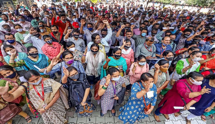 बैंक कर्मचारियों की आज भी हड़ताल रहेगी जारी, पहले दिन 18,600 करोड़ रुपये के 20.4 लाख चेक से नहीं हुआ लेनदेन