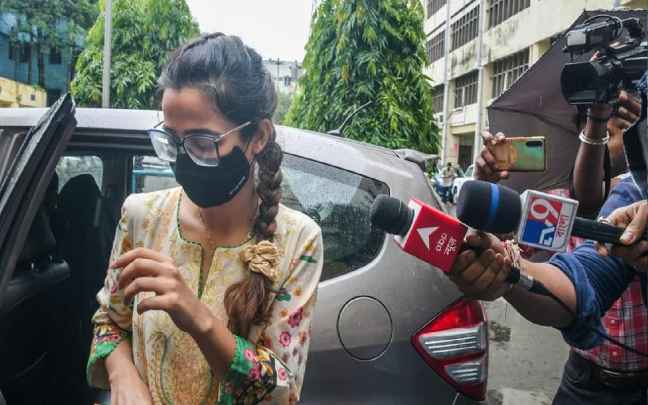 तृणमूल नेता अभिषेक बनर्जी की साली की बढ़ी मुश्किलें , हाईकोर्ट ने हटाया रक्षाकवच