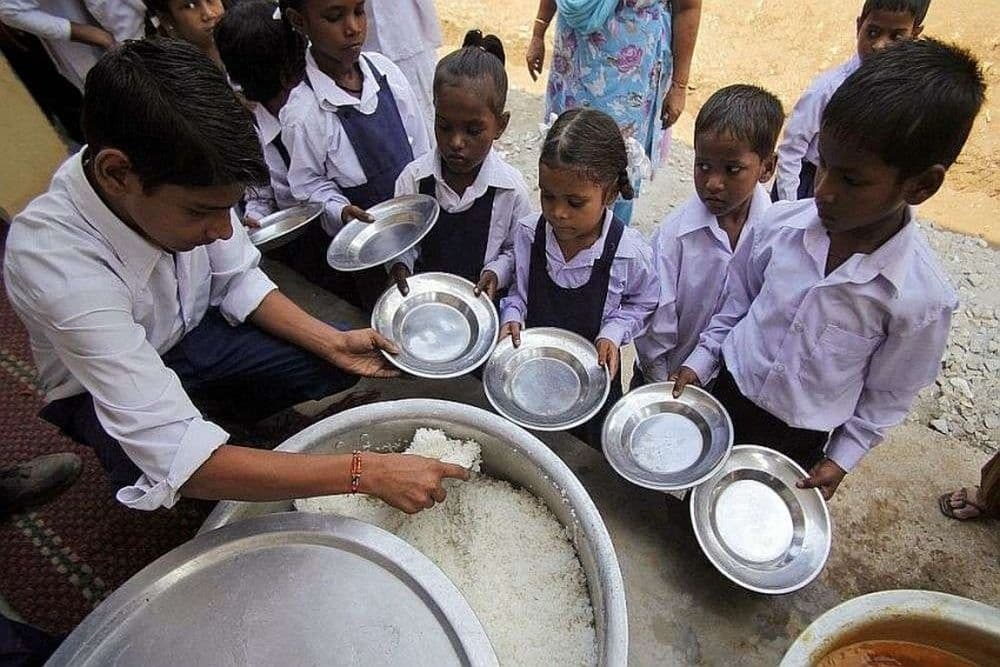 Mid Day Meal: यूपी के स्कूलों में बदला मिड-डे मील मेन्यू, अच्छी सेहत के लिए दी जाएगी बाजरे की खिचड़ी