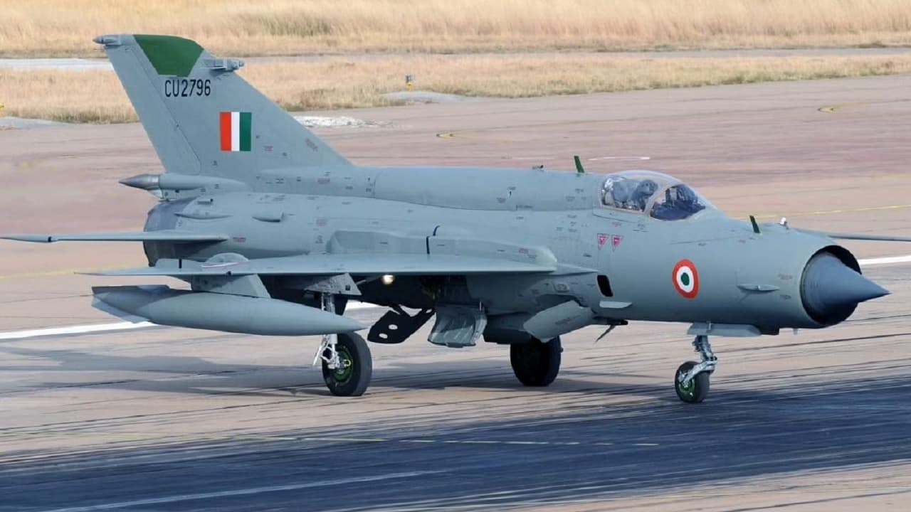 भारतीय वायुसेना का MiG21 लड़ाकू विमान जैसलमेर के पास दुर्घटनाग्रस्त, पायलट की तलाश जारी