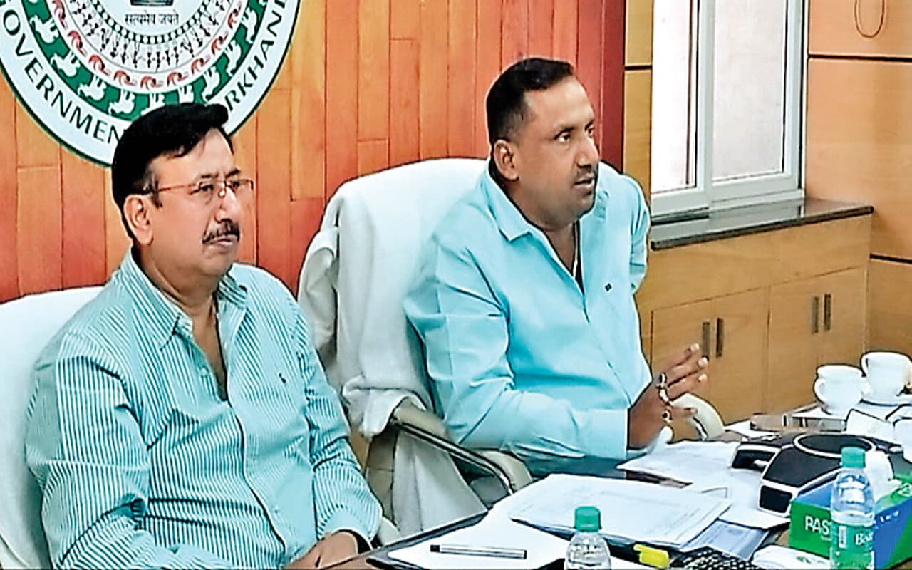 झारखंड ने मांगे कोरोना टीका के 50 हजार डोज, मंत्री बन्ना गुप्ता ने केंद्रीय स्वास्थ्य मंत्री से की मांग