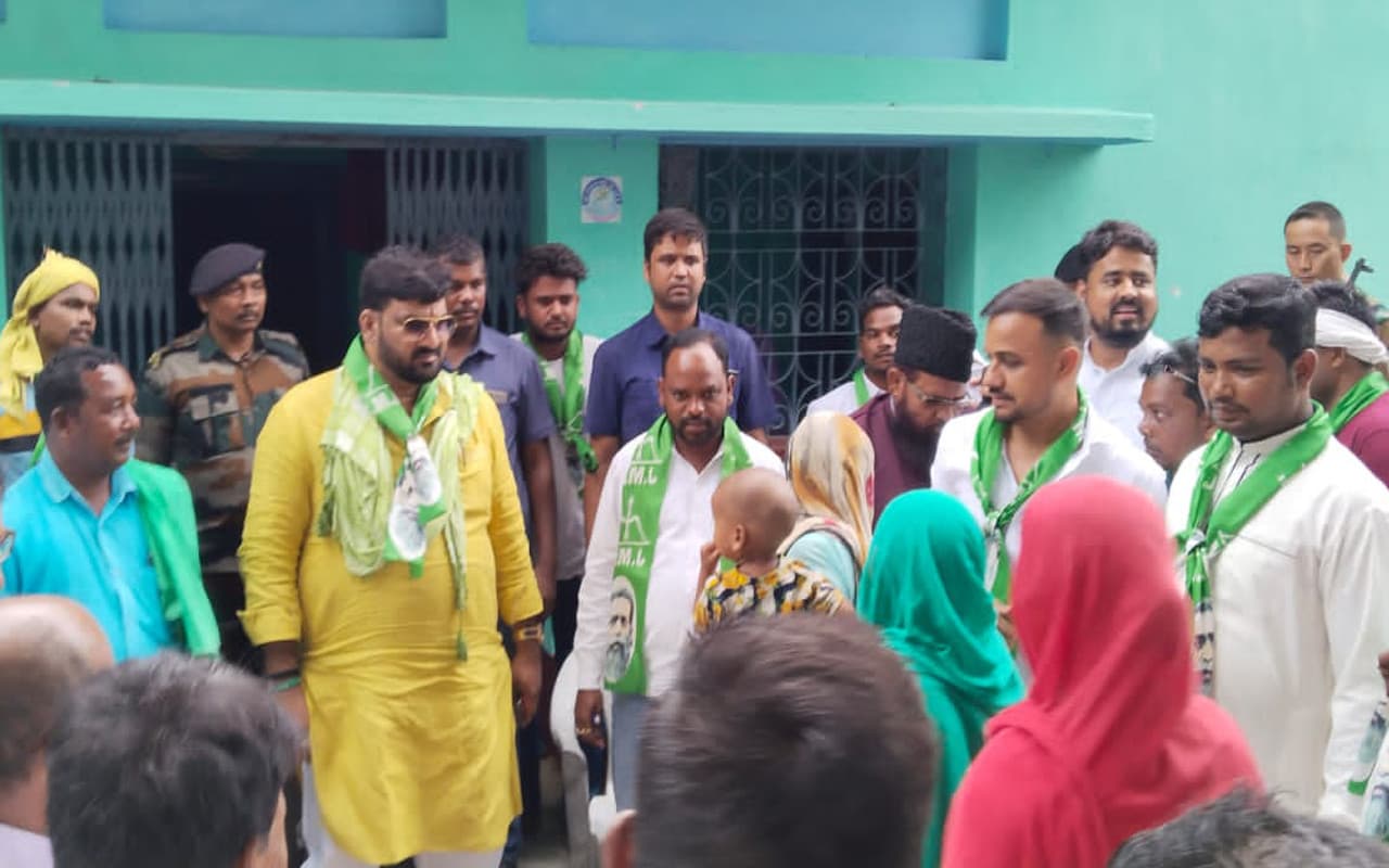 डुमरी उपचुनाव : बेबी देवी के लिए मंत्री हफीजुल हसन मांग रहे वोट, चलाया जनसंपर्क अभियान