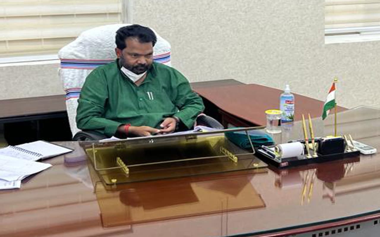 Sarkari Naukri: झारखंड में जल्द होगी 50 हजार शिक्षकों की बहाली, शिक्षा मंत्री जगरनाथ महतो ने की घोषणा