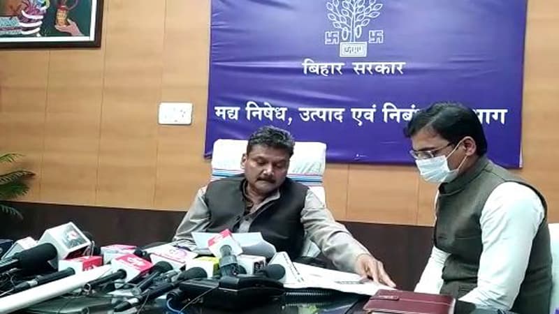 बिहार में अब तक 230 अफसर हुए बर्खास्त, शराबबंदी के पांच साल पूरे होने पर मंत्री ने रखा लेखा-जोखा