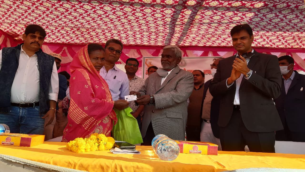 लोगों के पास पहुंच रहा आपके द्वार कार्यक्रम, मंत्री चंपई बोले- खेतों में सालोंभर पहुंचेगा पानी, तैयारी शुरू