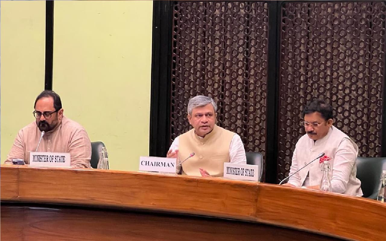 केंद्र सरकार ने 63 Adult Website पर की बड़ी कार्रवाई, बैन करने को दिया आदेश