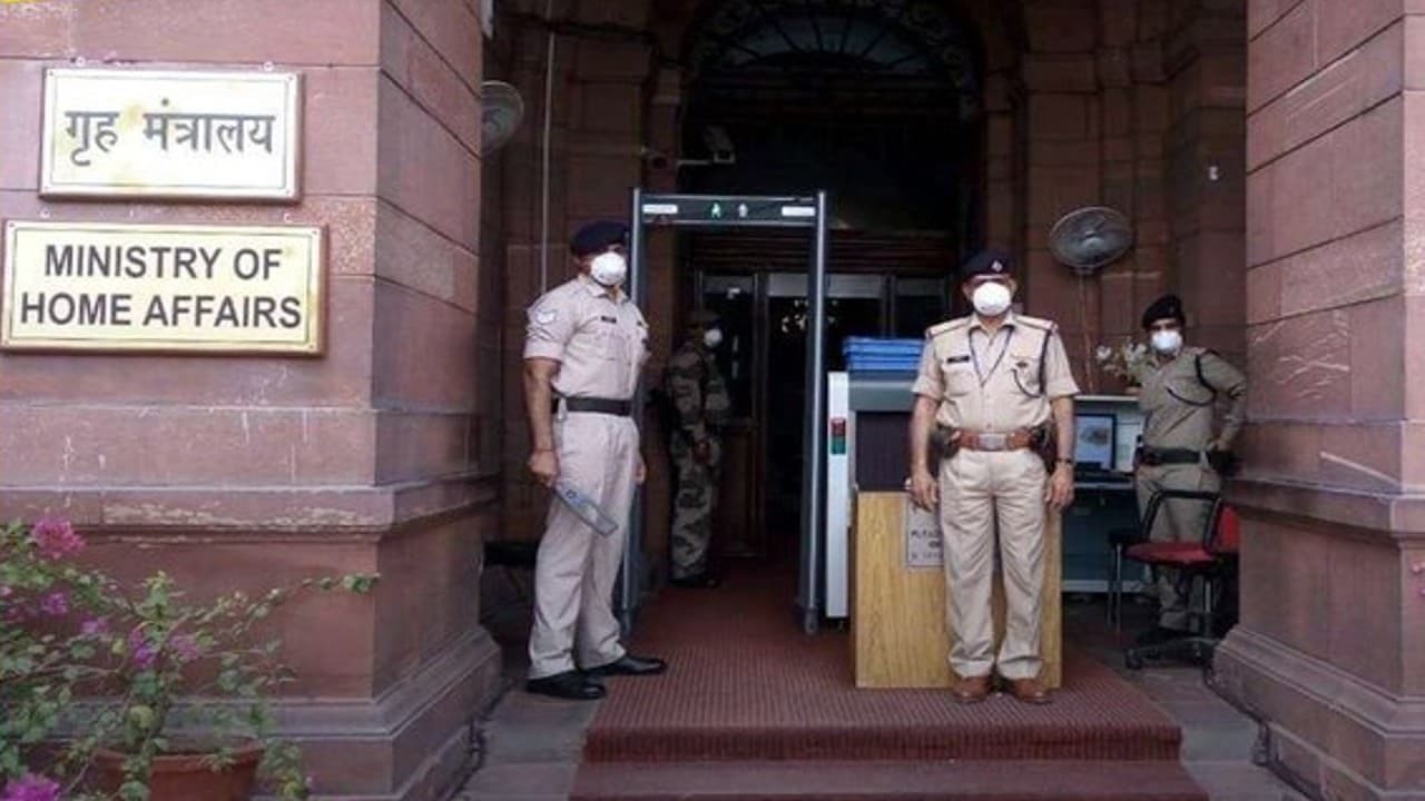 काबुल हमले के बाद गृह मंत्रालय ने 100 अफगान सिखों को दिया ई-वीजा, करीब से नजर रख रहा है विदेश मंत्रालय