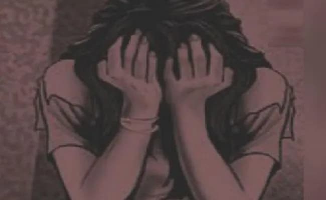 बेगूसराय में 10 वर्षीय बच्ची के साथ दरिंदगी कर शव को जमीन में गाड़ा, ग्रामीणों ने आरोपी के घर में लगायी आग