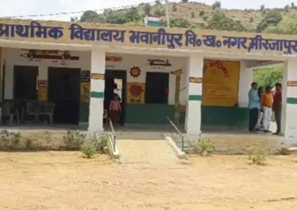 मीरजापुर में बच्चों की सेहत से खिलवाड़, मिड डे मील में परोसी कीड़े वाले आटे से बनी रोटी, इन पर हुई कार्रवाई