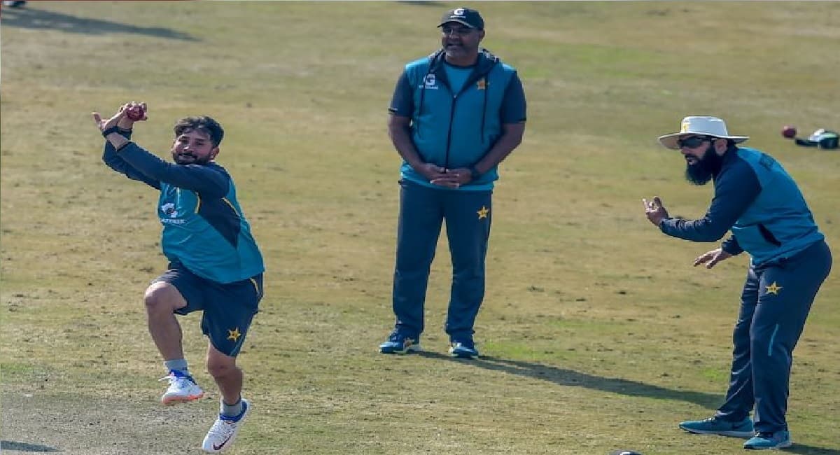 T20 World Cup टीम की घोषणा के तुरंत बाद पाक क्रिकेट टीम में भूचाल, चीफ कोच मिस्बाह और वकार यूनिस का इस्तीफा