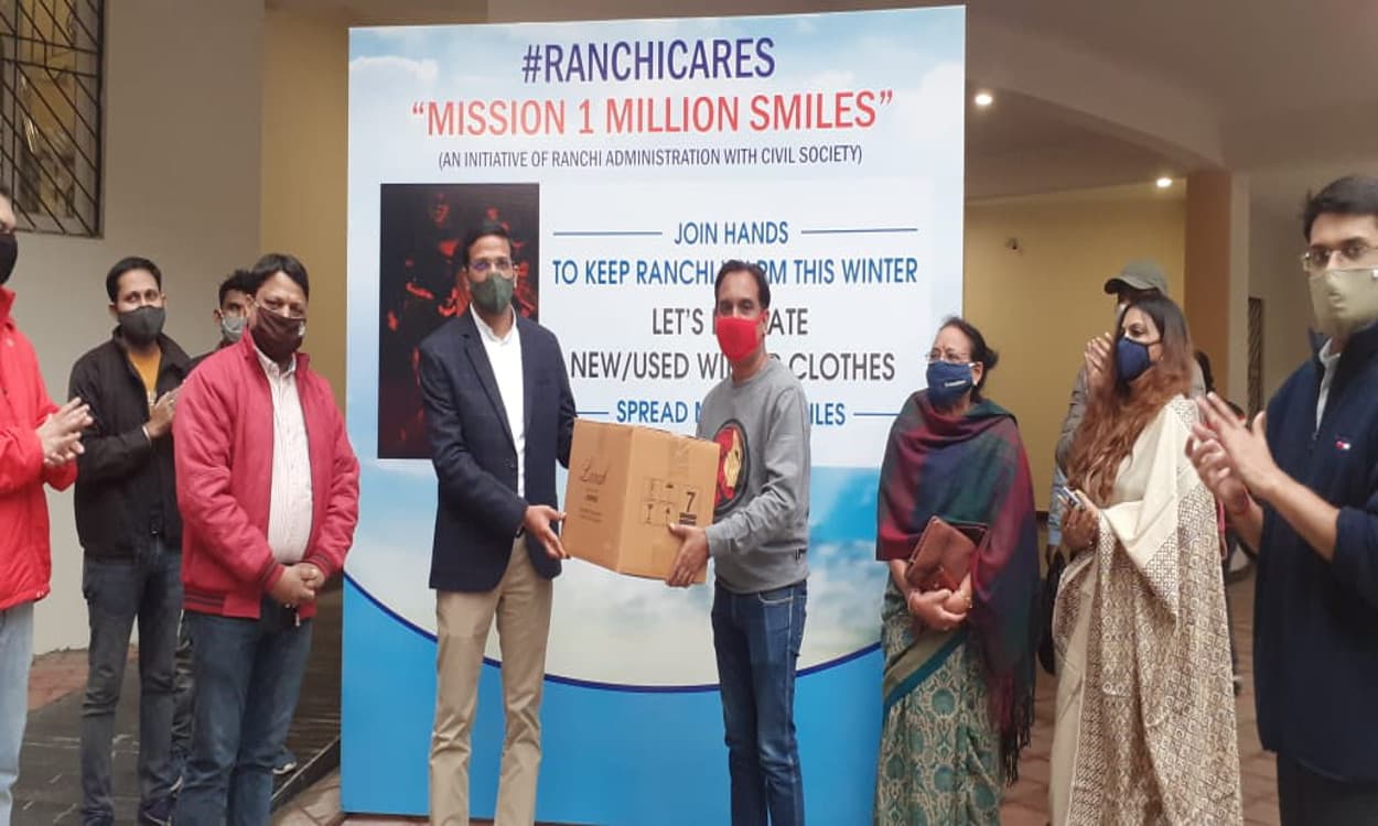 मिशन वन मिलियन स्माइल की हुई शुरुआत, जिले के जरूरतमंदों तक गर्म कपड़े पहुंचाने की अनूठी पहल
