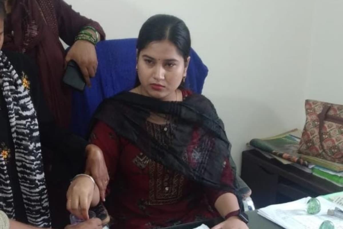 झारखंड: कोडरमा अंचल की सहायक निबंधक मिताली शर्मा 10 हजार रुपये रिश्वत लेते अरेस्ट