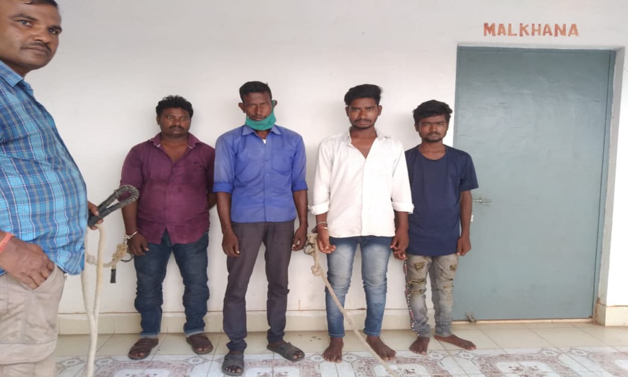 पश्चिम बंगाल के रानीगंज से स्कॉर्पियों पर सवार होकर दुमका आये थे मोबाइल चुराने, 3 किशोर समेत 7 गिरफ्तार