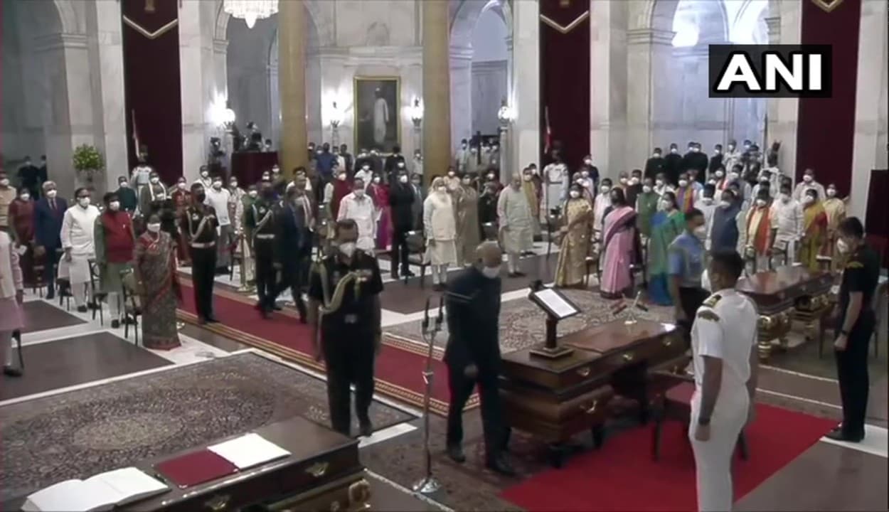 मोदी कैबिनेट में 32 नए चेहरों को पहली बार दी गई है केंद्रीय मंत्री पद की जिम्मेदारी, देखिए पूरी लिस्ट