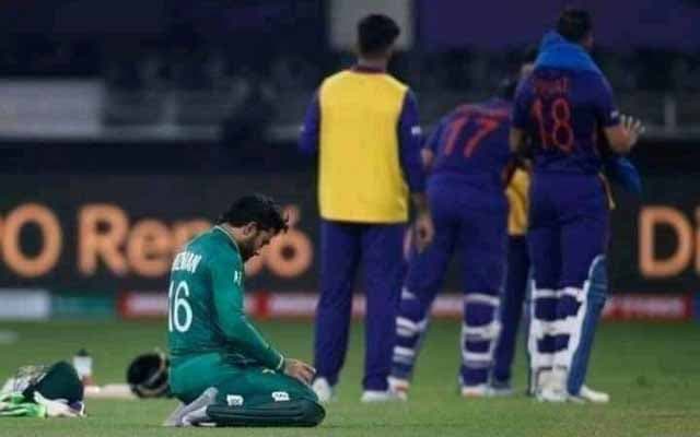 IND vs PAK: हिंदुओं के बीच नमाज की बात कहकर बुरा फंसा ये पाकिस्तानी खिलाड़ी, घिरने के बाद अब मांगी माफी
