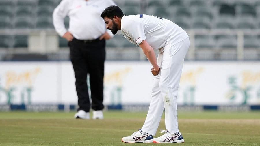 IND vs SA: टीम इंडिया के लिए आई एक और बुरी खबर, विराट कोहली के बाद भारत का ये धाकड़ गेंदबाज भी चोटिल IND vs SA: टीम इंडिया के लिए आई एक और बुरी खबर, विराट कोहली के बाद भारत का ये धाकड़ गेंदबाज भी चोटिल