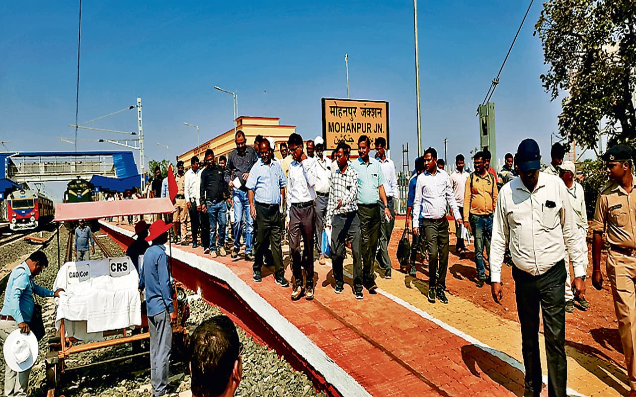 Indian Railways News: झारखंड के इस रेल लाइन पर 110 किमी की रफ्तार से दौड़ेगी ट्रेन, हुआ ट्रायल