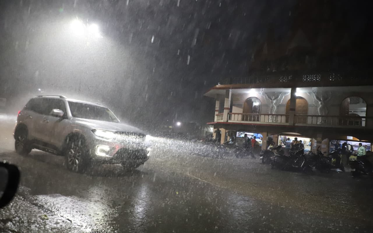 PHOTOS: मानसून की बारिश से जमशेदपुर शहर पानी-पानी, कई कॉलोनी जलमग्न, घरों में घुसा पानी