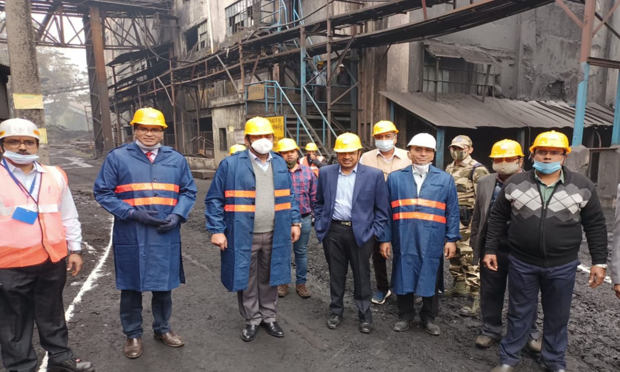 धनबाद के मुनीडीह कोल वाशरी का जायजा लेने पहुंचे केंद्रीय कोयला सचिव और कोल इंडिया चेयरमैन, बोले- देश की जरूरत है कोकिंग कोल