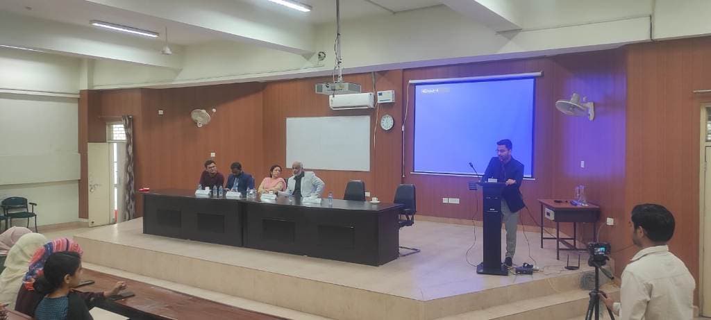 आईपीएस अधिकारियों ने AMU में दिए सिविल सेवा टिप्स, IPS बनने का अनुभव किया साझा