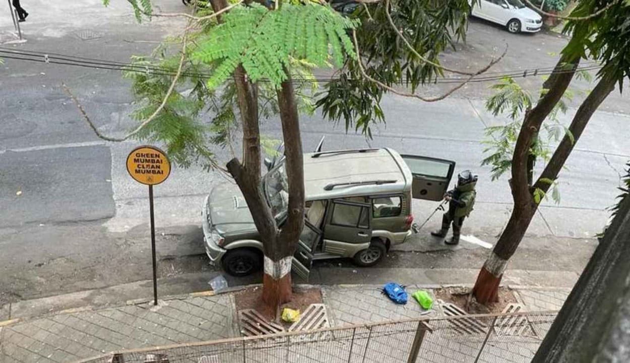 Antilia Case: एंटीलिया के बाहर विस्फोटक रखने के बाद दो लोगों की हत्या करने की तैयारी में था वाझे, ऐसा बनाया था प्लान